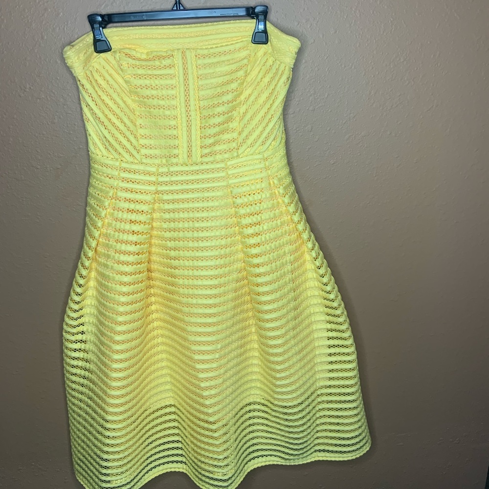 COPY - BEAUTIFUL strapless yellow dress!